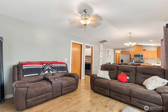 7721 Locust Avenue E, Bonney Lake, WA 98391