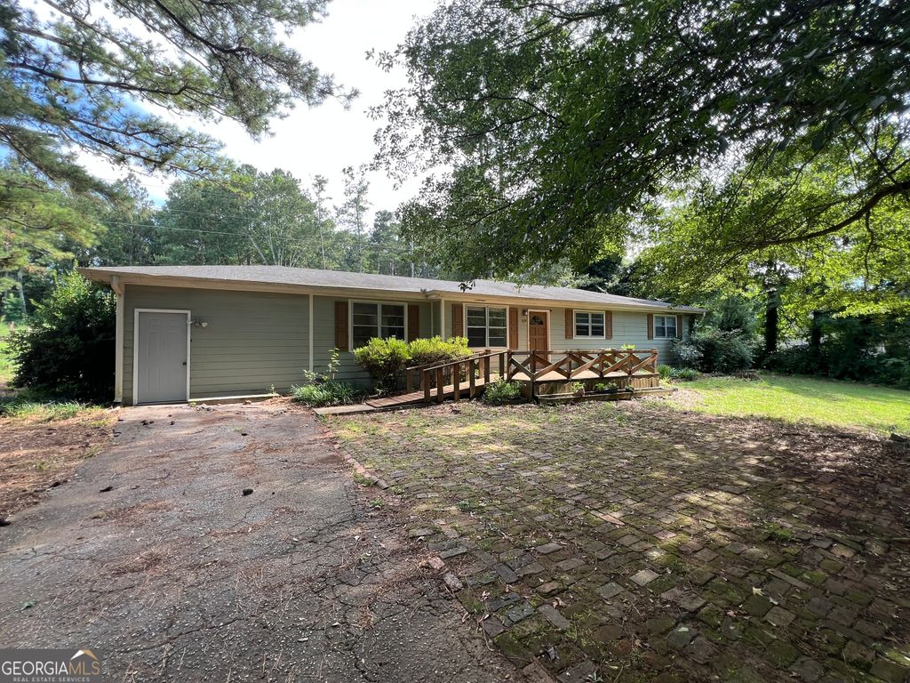 929 HONEYSUCKLE Trail, Winder, GA 30680