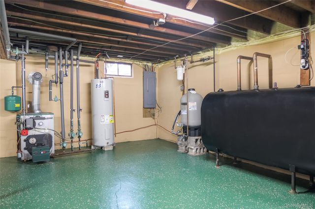 2809 Montauk Highway, Brookhaven, NY 11719