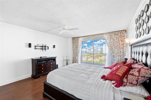 2801 NE 183rd St 1502W, Aventura, FL 33160