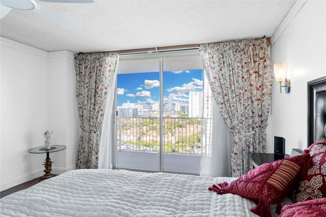 2801 NE 183rd St 1502W, Aventura, FL 33160