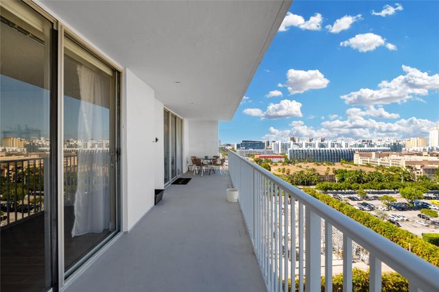 2801 NE 183rd St 1502W, Aventura, FL 33160