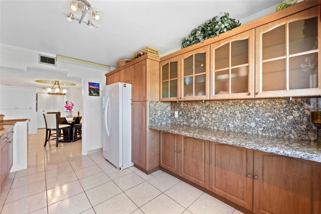 2801 NE 183rd St 1502W, Aventura, FL 33160