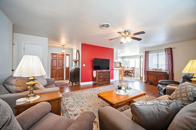 1695 Tamarack Dr, Yuba City, CA 95991