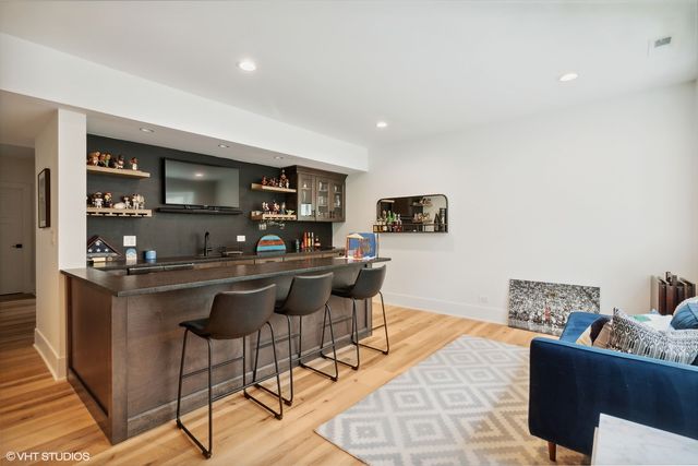 964 S Hillside Avenue, Elmhurst, IL 60126