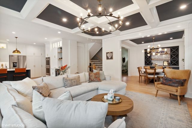 964 S Hillside Avenue, Elmhurst, IL 60126