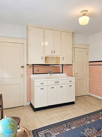 9421 Brombach Street, Hamtramck, MI 48212