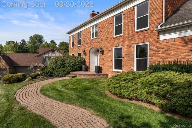 3250 Chestnut Run Drive, Bloomfield Charter Township, MI 48302