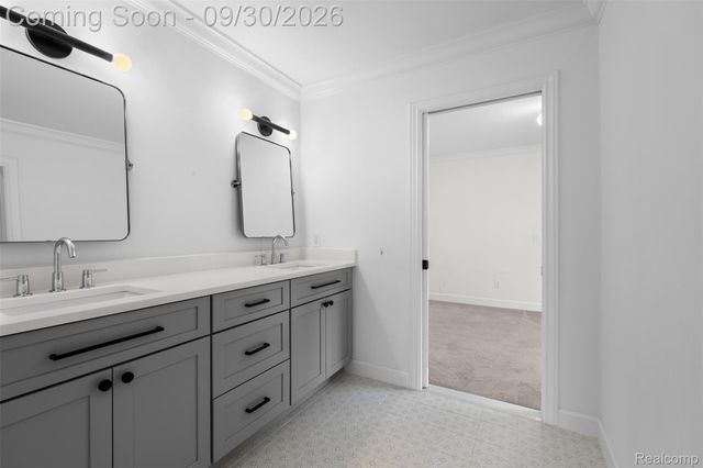 3250 Chestnut Run Drive, Bloomfield Charter Township, MI 48302