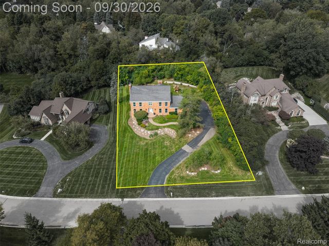 3250 Chestnut Run Drive, Bloomfield Charter Township, MI 48302