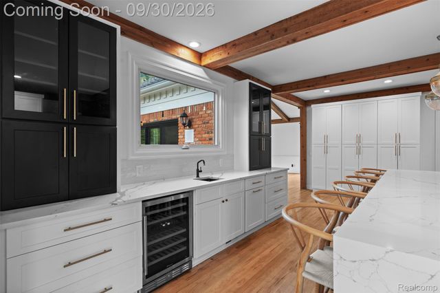 3250 Chestnut Run Drive, Bloomfield Charter Township, MI 48302
