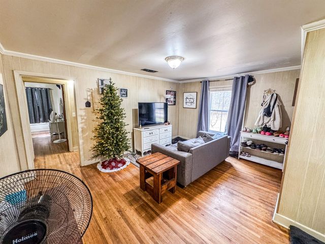 403 Daingerfield Street, Naples, TX 75568