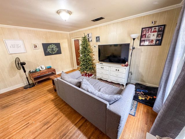 403 Daingerfield Street, Naples, TX 75568