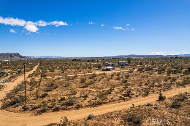 56617 Massachusets, Landers, CA 92285