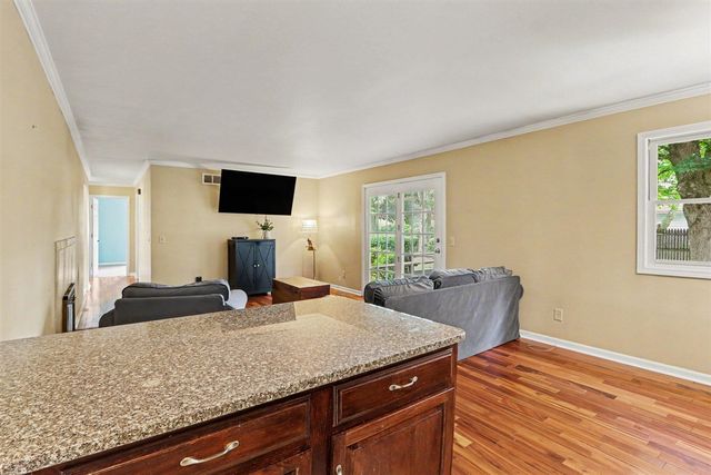 7611 Thrasher Ln, Kalamazoo, MI 49009