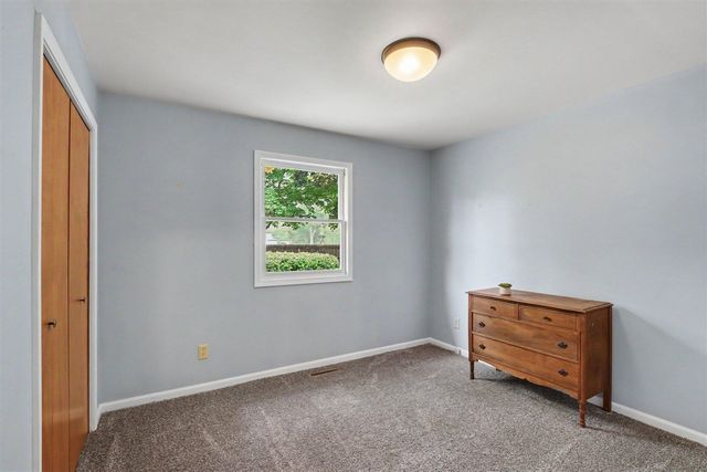 7611 Thrasher Ln, Kalamazoo, MI 49009