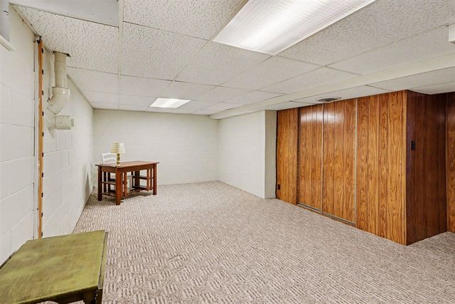 7611 Thrasher Ln, Kalamazoo, MI 49009
