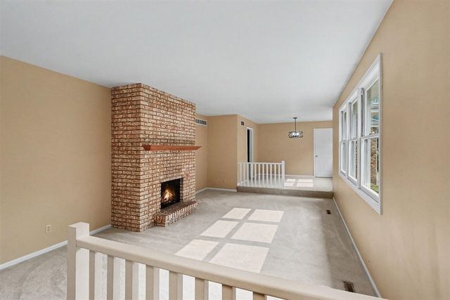 7611 Thrasher Ln, Kalamazoo, MI 49009