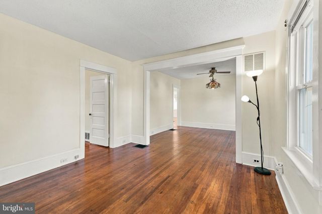 20 LAWRENCE AVE, Barrington, NJ 08007