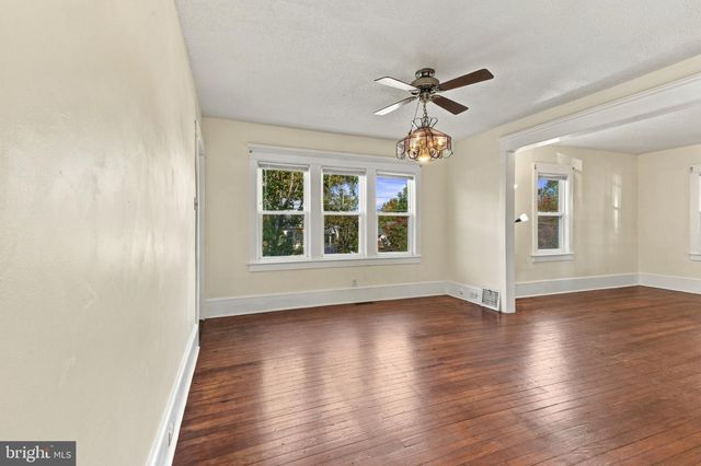 20 LAWRENCE AVE, Barrington, NJ 08007