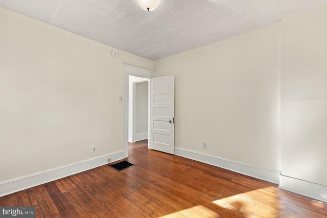 20 LAWRENCE AVE, Barrington, NJ 08007