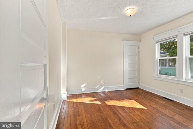 20 LAWRENCE AVE, Barrington, NJ 08007
