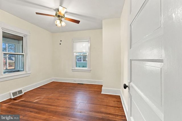 20 LAWRENCE AVE, Barrington, NJ 08007
