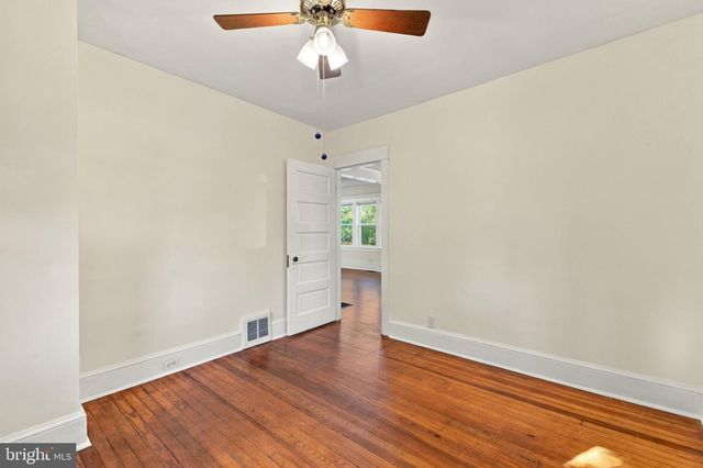 20 LAWRENCE AVE, Barrington, NJ 08007