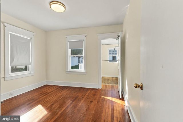 20 LAWRENCE AVE, Barrington, NJ 08007