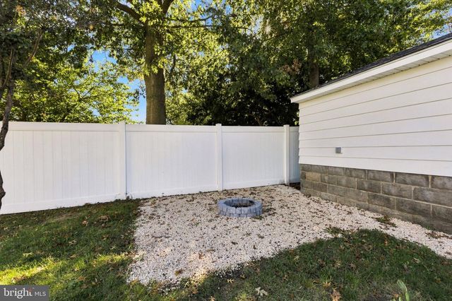 20 LAWRENCE AVE, Barrington, NJ 08007