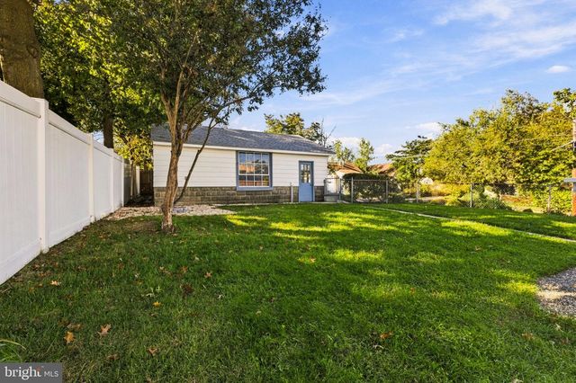 20 LAWRENCE AVE, Barrington, NJ 08007