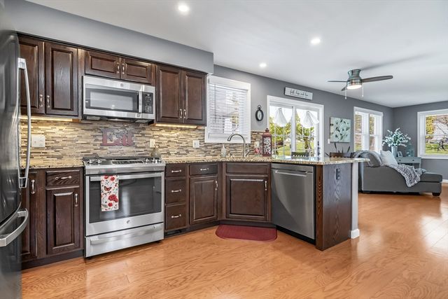 15 Beechwood Dr, Haverhill, MA 01832