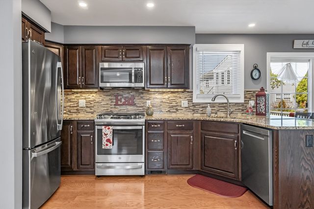 15 Beechwood Dr, Haverhill, MA 01832