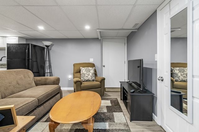 15 Beechwood Dr, Haverhill, MA 01832