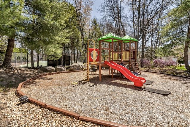 15 Beechwood Dr, Haverhill, MA 01832