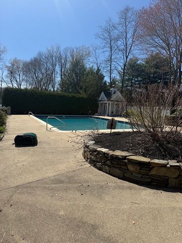 15 Beechwood Dr, Haverhill, MA 01832