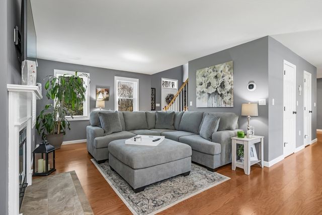 15 Beechwood Dr, Haverhill, MA 01832