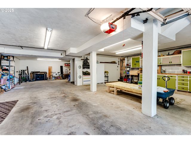 2407 Hawkins Ln, Eugene, OR 97405