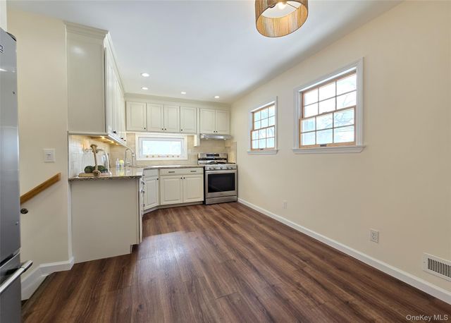 165 Edgewater Avenue, Bayport, NY 11705