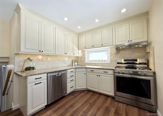 165 Edgewater Avenue, Bayport, NY 11705