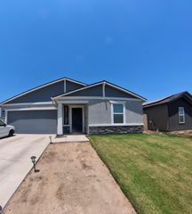 2102 Piedmont Avenue, Tulare, CA 93274