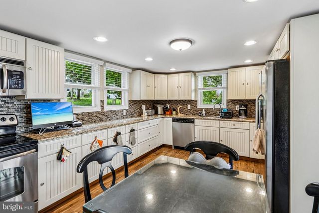 3 S BRIDGEPORT RD, Bridgeport, NJ 08014