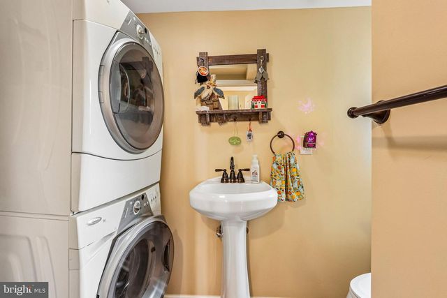 3 S BRIDGEPORT RD, Bridgeport, NJ 08014