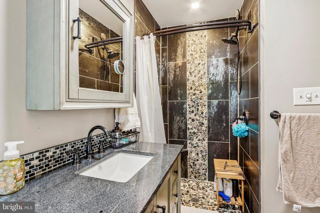 3 S BRIDGEPORT RD, Bridgeport, NJ 08014