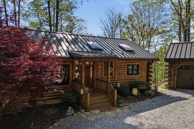 292 Hollyberry Circle, Hayesville, NC 28904