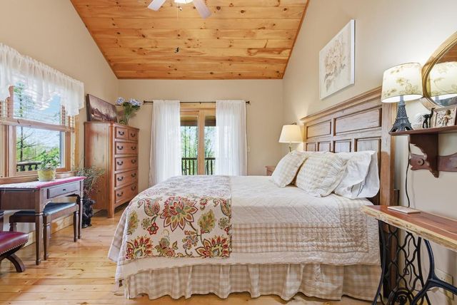 292 Hollyberry Circle, Hayesville, NC 28904
