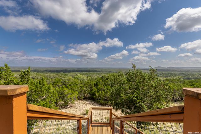 1114 Lakepark Dr, Lakehills, TX 78063