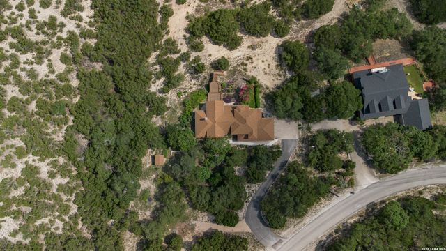 1114 Lakepark Dr, Lakehills, TX 78063