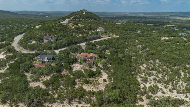1114 Lakepark Dr, Lakehills, TX 78063