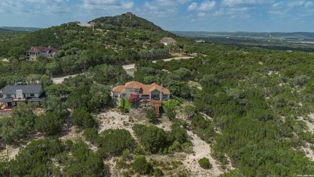 1114 Lakepark Dr, Lakehills, TX 78063
